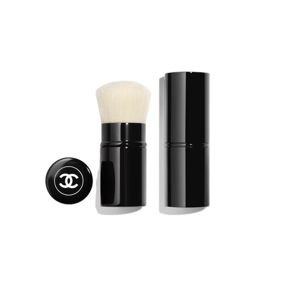 CHANEL Other - Chanel Les Pinceaux Retractable Kabuki Brush - New